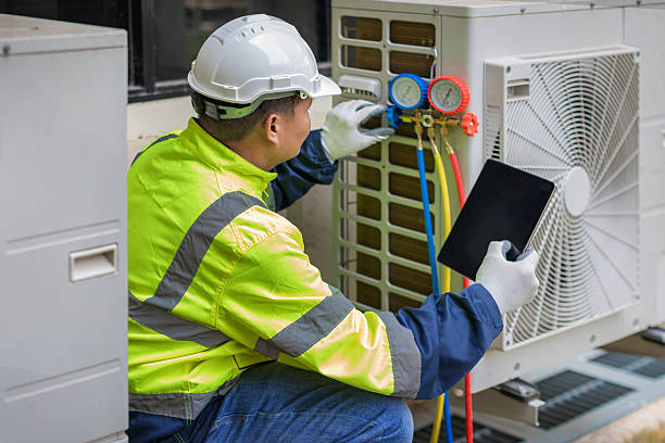 Professional Hvac technician working in Chester, IL